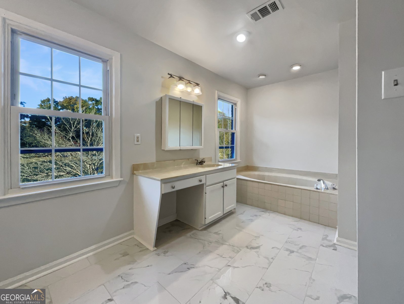 4039 Lakeland Hills Drive Douglasville - 24