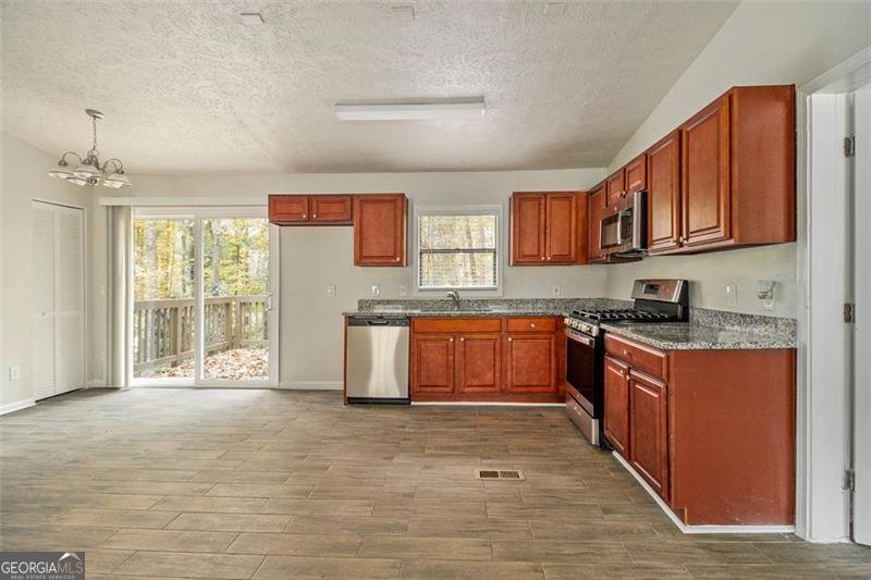 721 The Trace Lithonia - 5