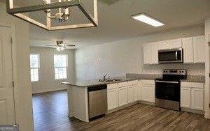 386 VILLAGE CREEK Chatsworth - 10