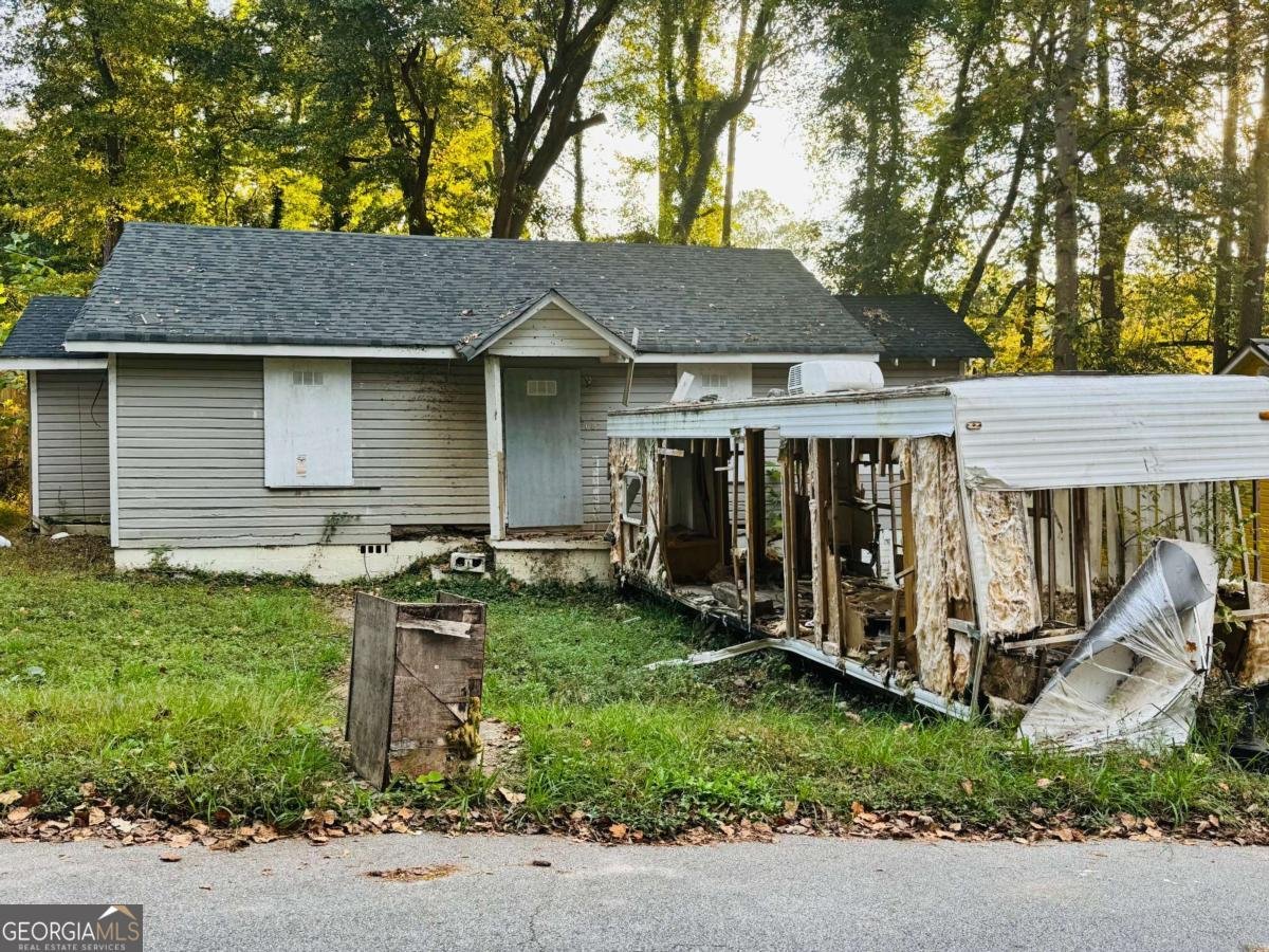 687 Woods Drive Atlanta - 2