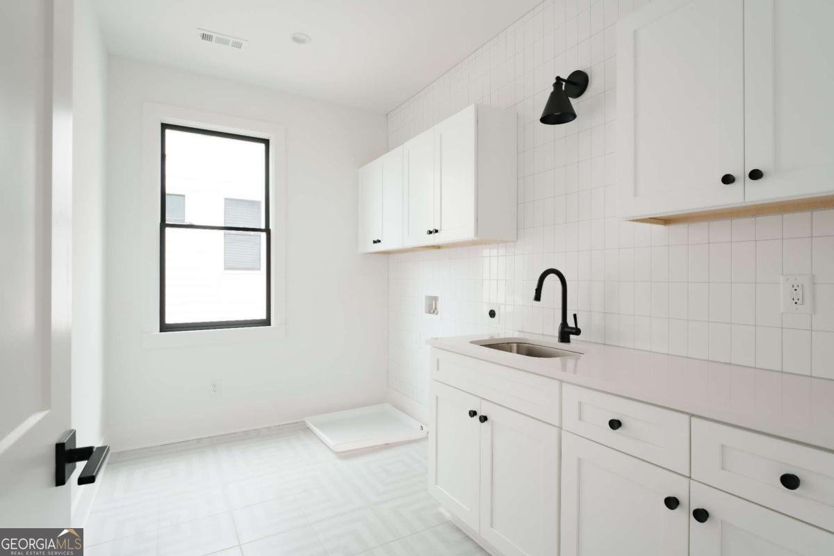 636 Hemlock Circle Atlanta - 9