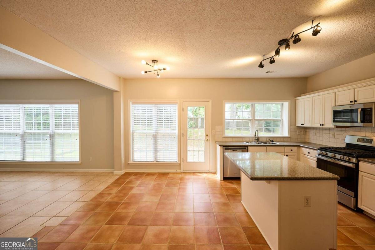 2215 Traywick Alpharetta - 8