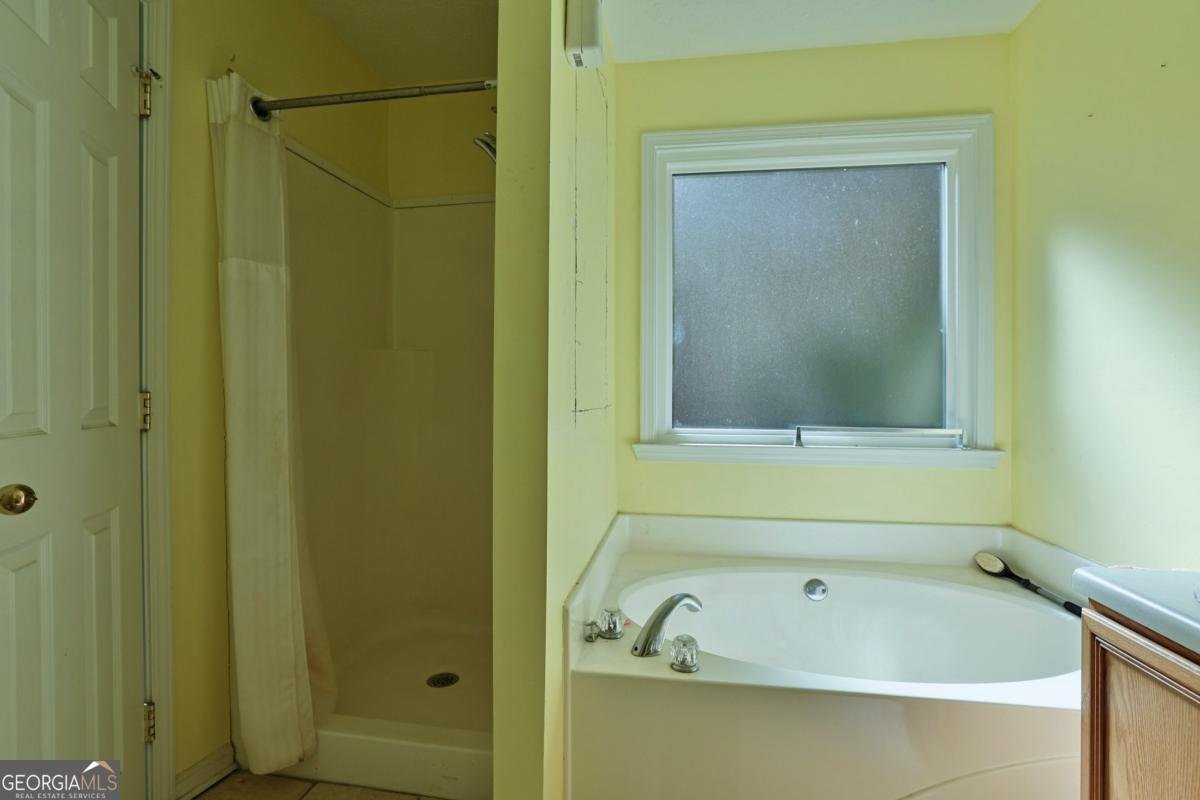 100 Liberty Bell Lane Griffin - 33