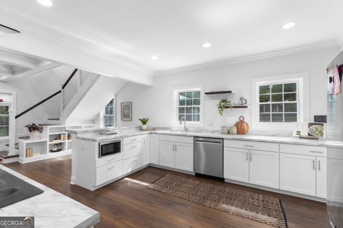 934 Burns Drive Atlanta - 19