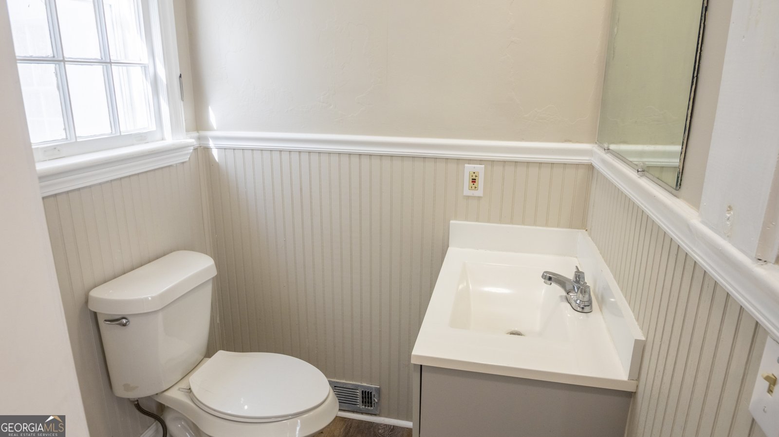 17942 Main Street Woodbury - 2