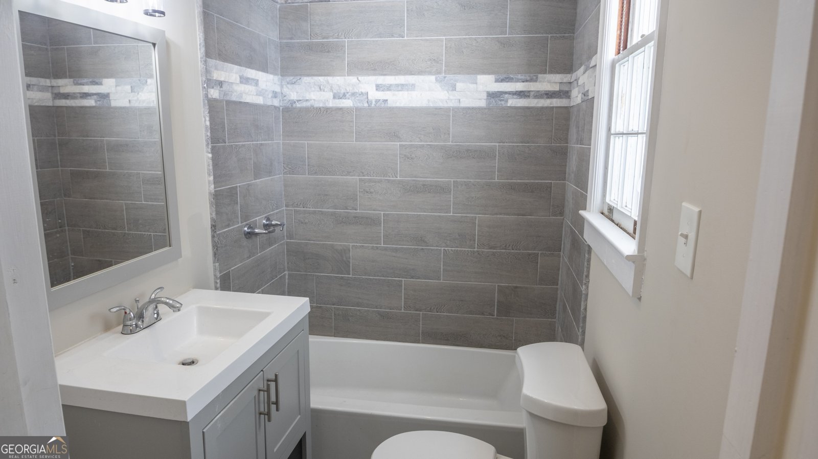 17942 Main Street Woodbury - 7