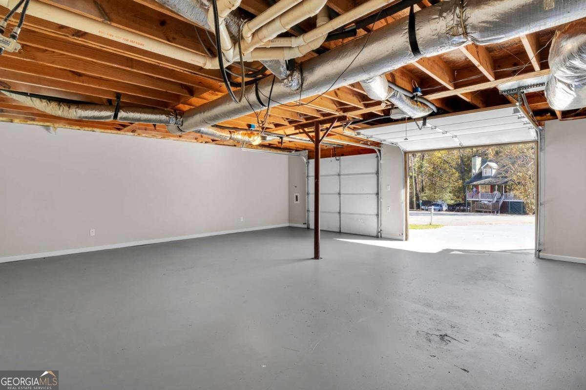 7212 Woodcreek Way Douglasville - 29