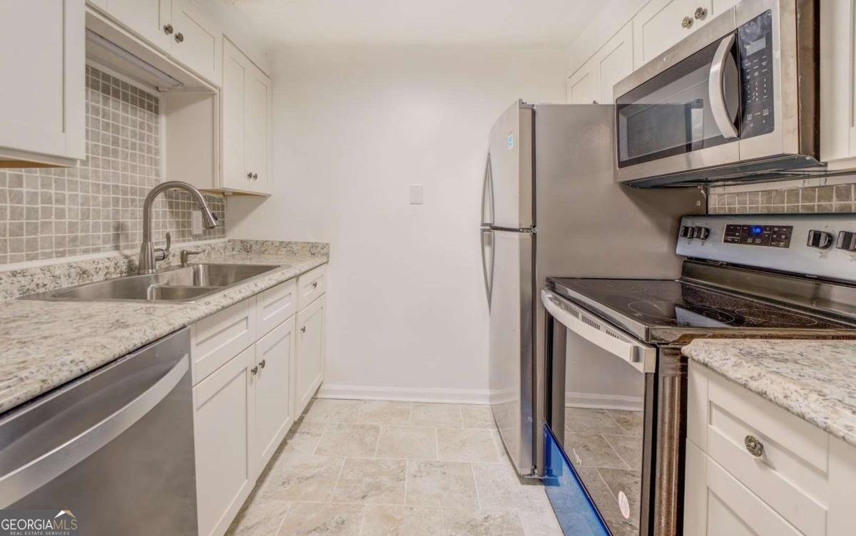 115 PLANTATION Drive Clarkston - 3