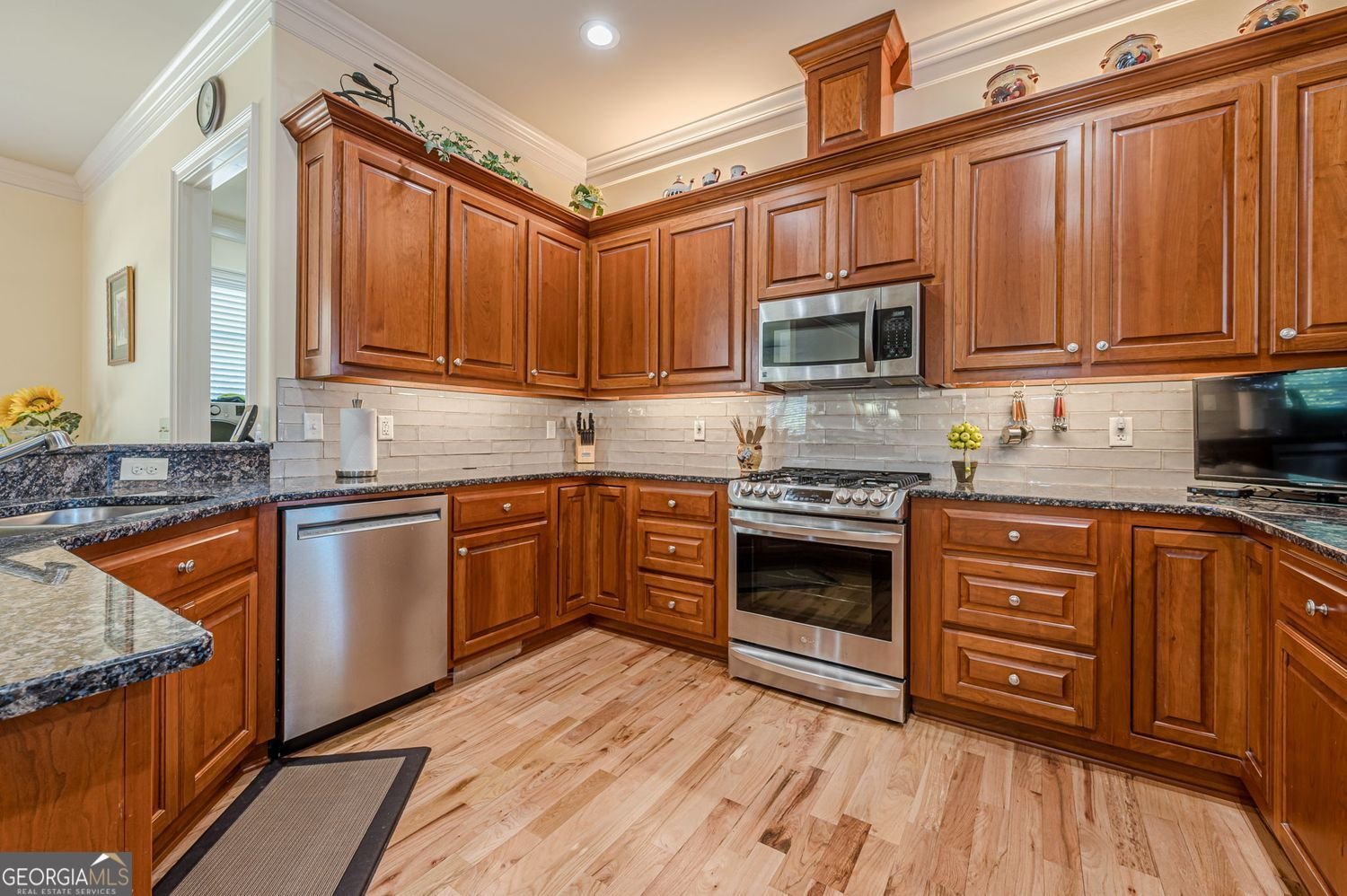 8515 Glen Lake Drive Cumming - 77