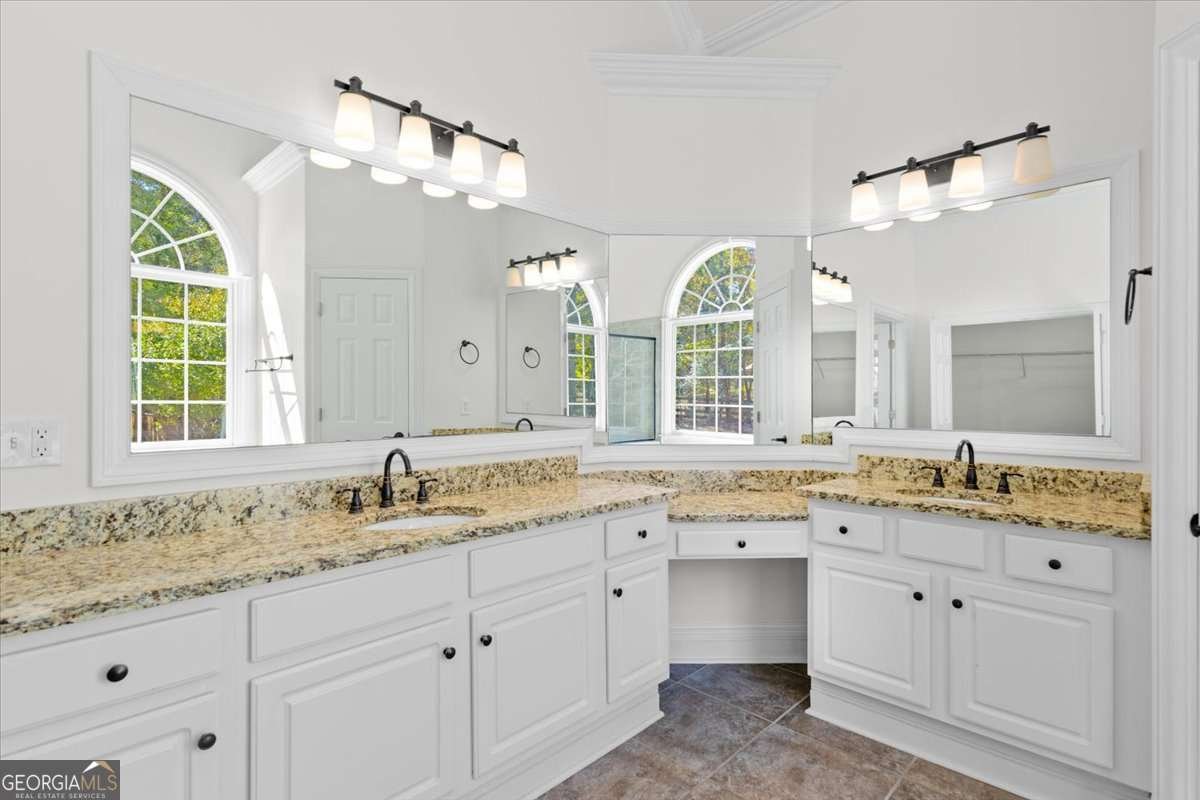 3895 Stone Lake Drive Kennesaw - 27