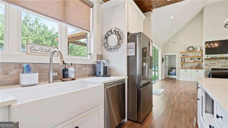 100 Rainey Road Temple - 13