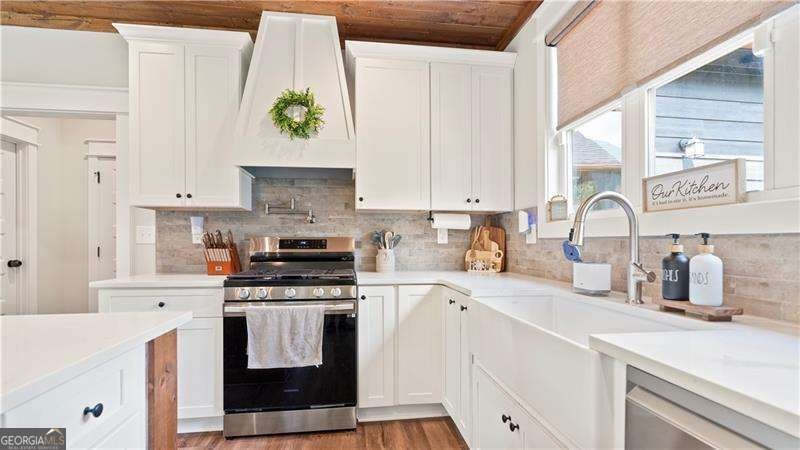 100 Rainey Road Temple - 14