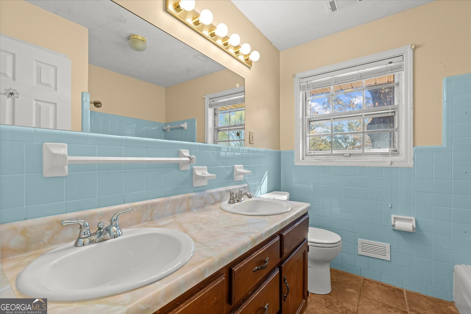 380 Rome St Temple - 20