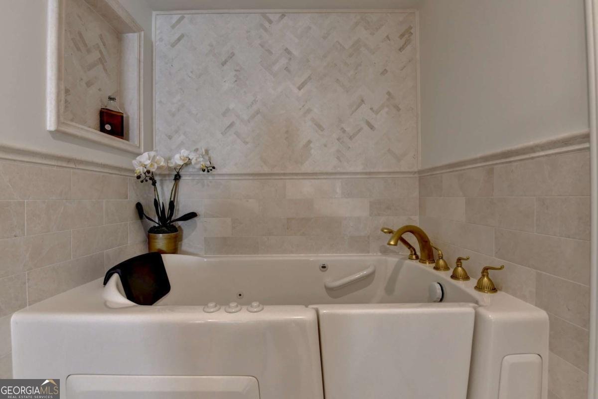 6680 Sunbriar Drive Cumming - 66