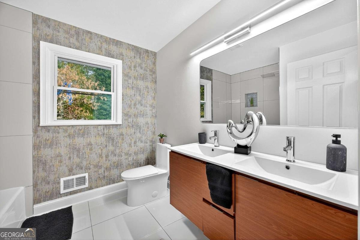 1316 Adams Drive Atlanta - 23