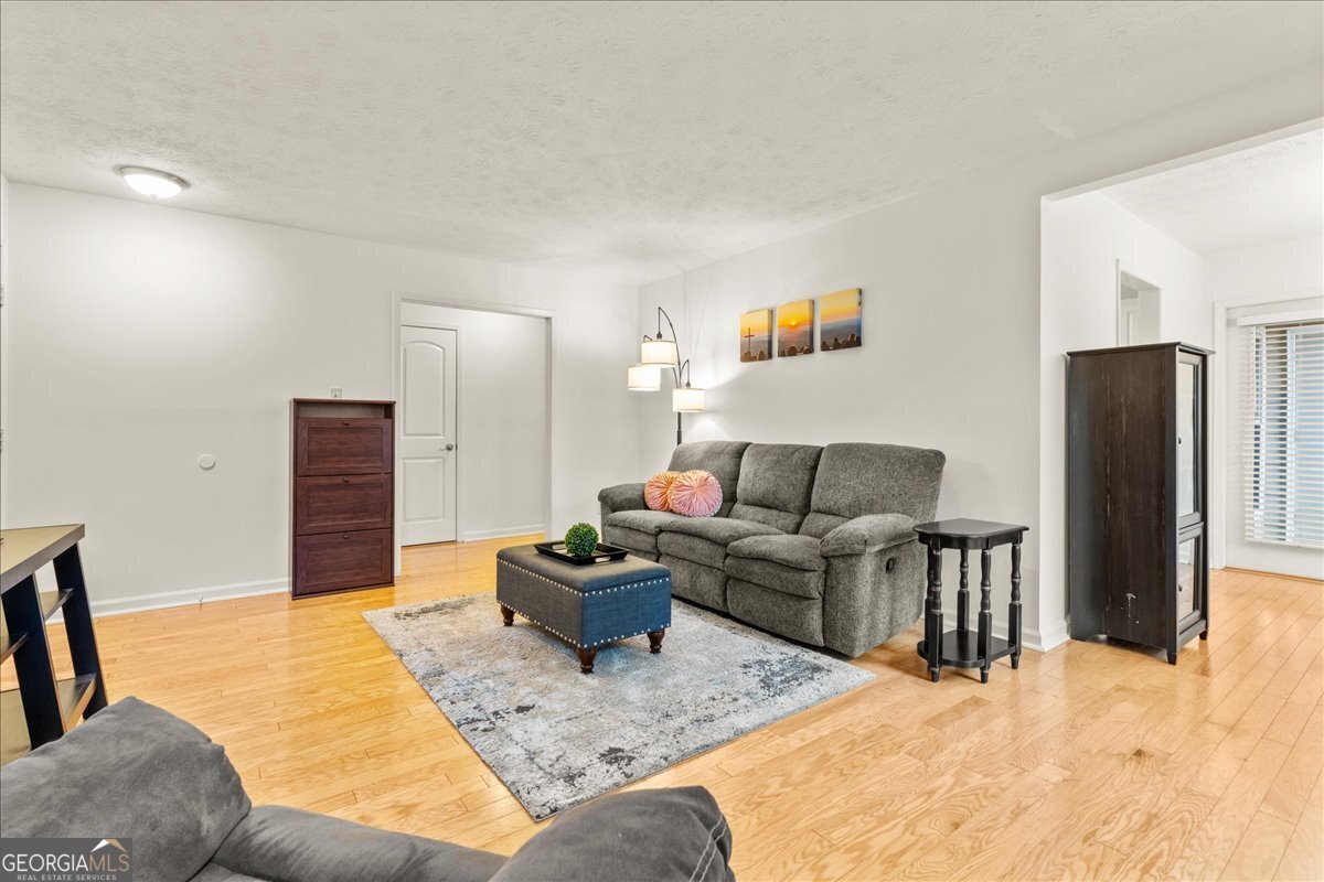 1009 Lake Pointe Circle Roswell - 8