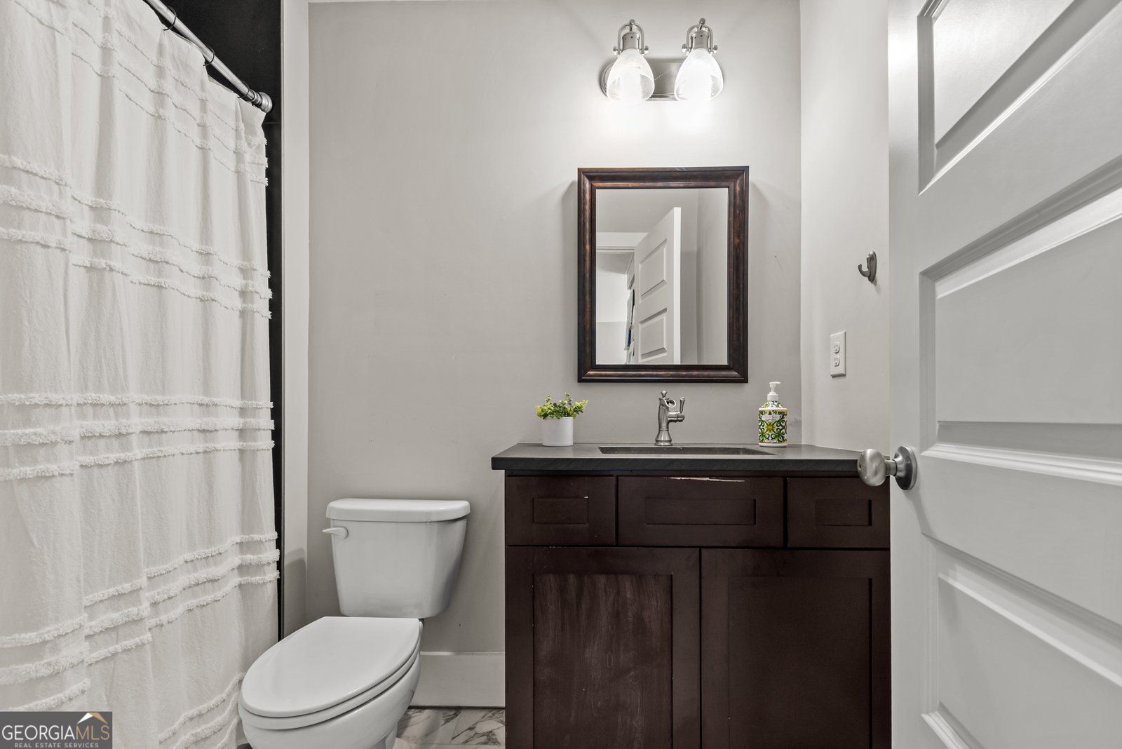 1040 Peacock Drive Bishop - 26