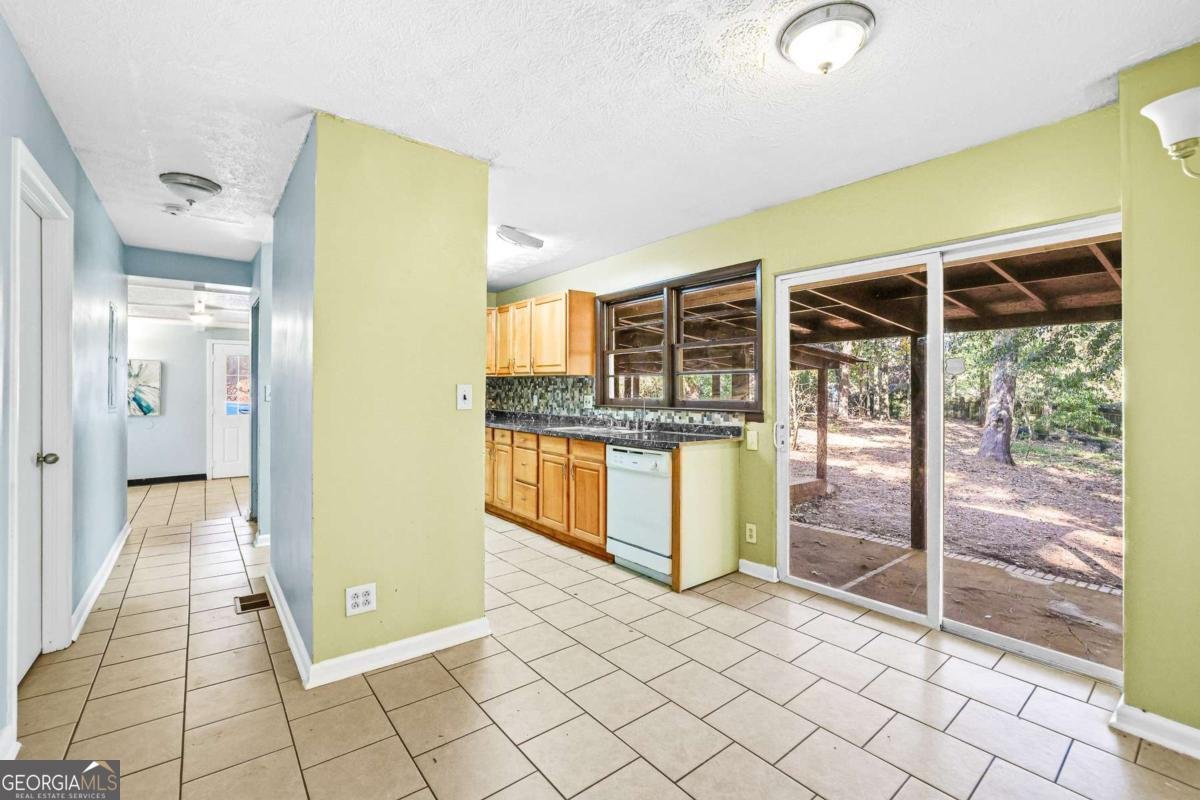 1334 Jennie Lane Lilburn - 2