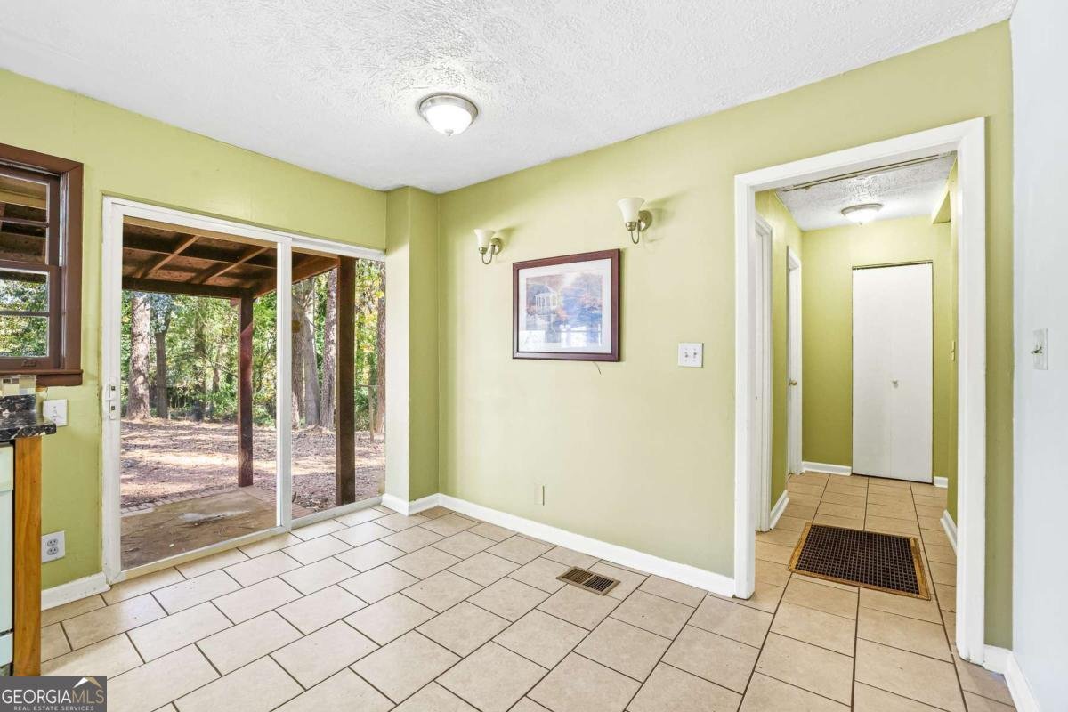 1334 Jennie Lane Lilburn - 3