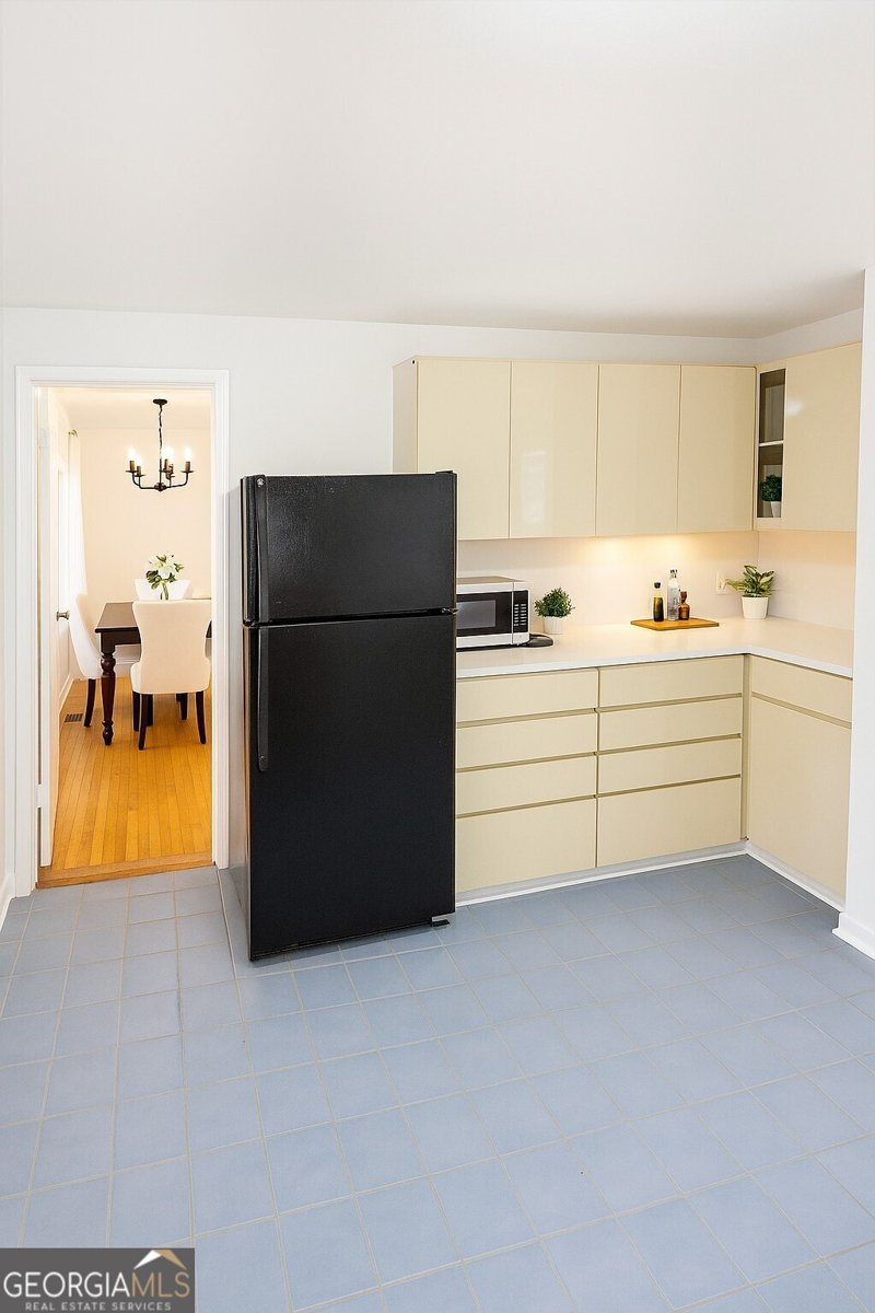 2842 Delowe Drive East Point - 10