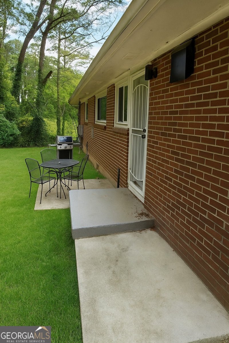 2842 Delowe Drive East Point - 14