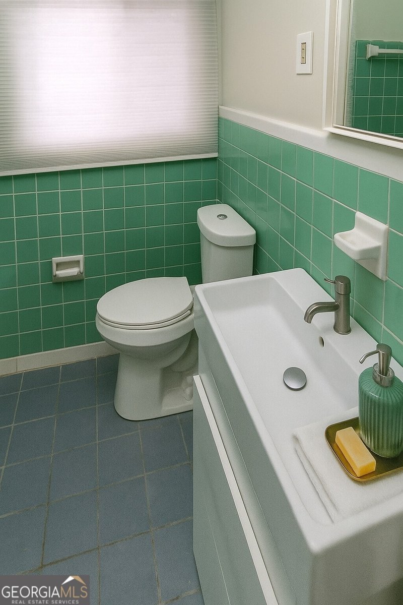 2842 Delowe Drive East Point - 5