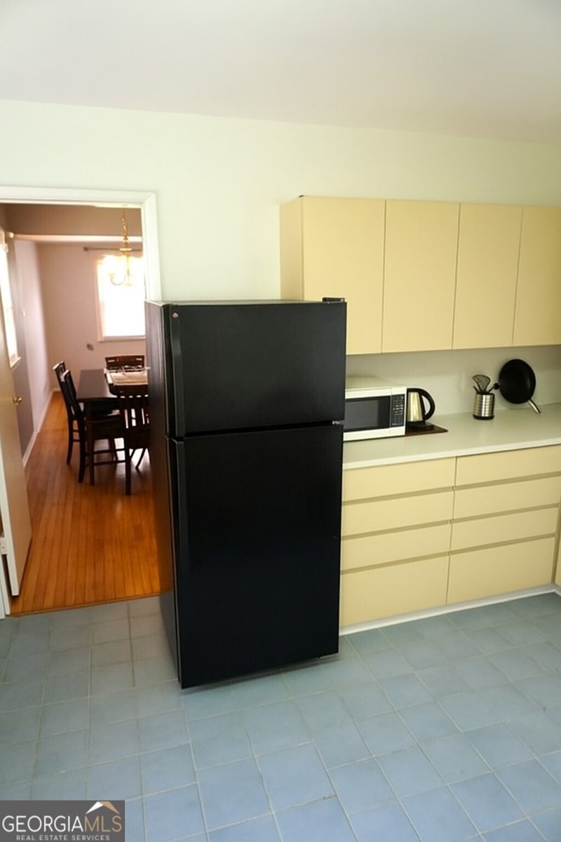 2842 Delowe Drive East Point - 9