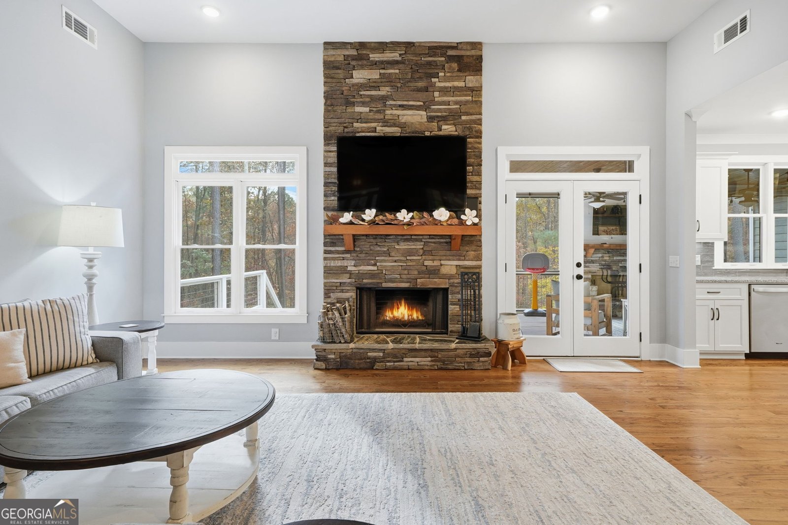 227 Wilshire Terrace White - 11