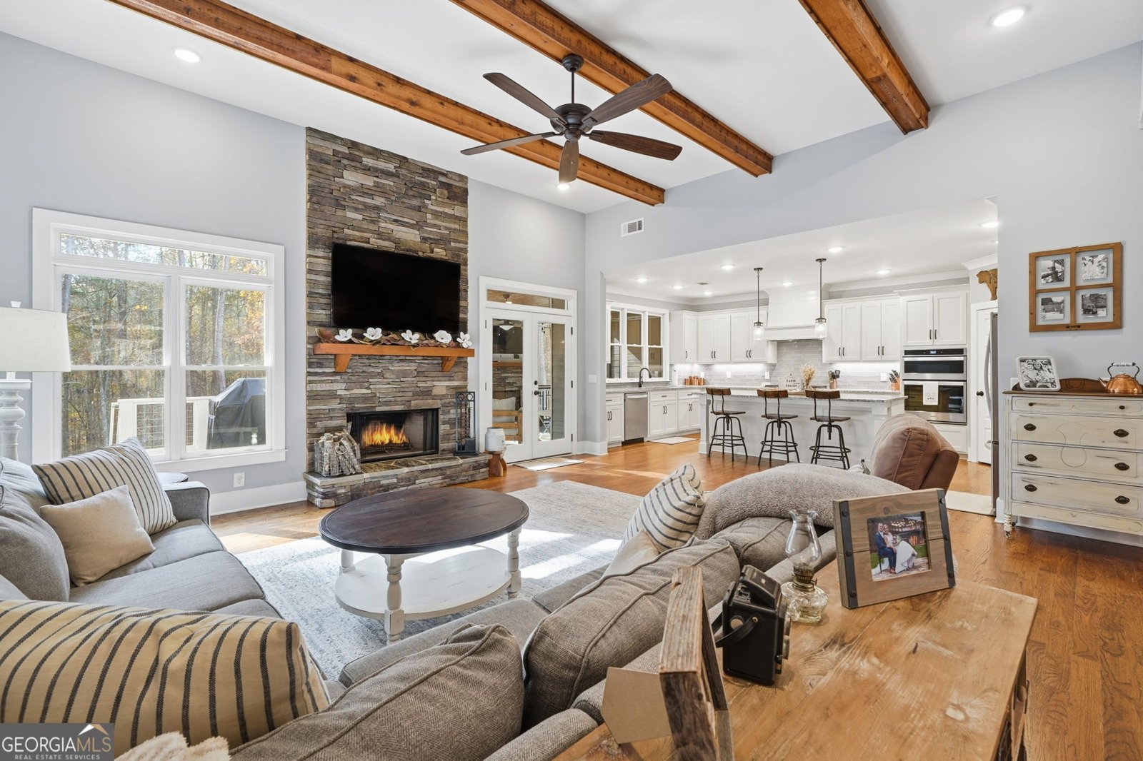 227 Wilshire Terrace White - 12