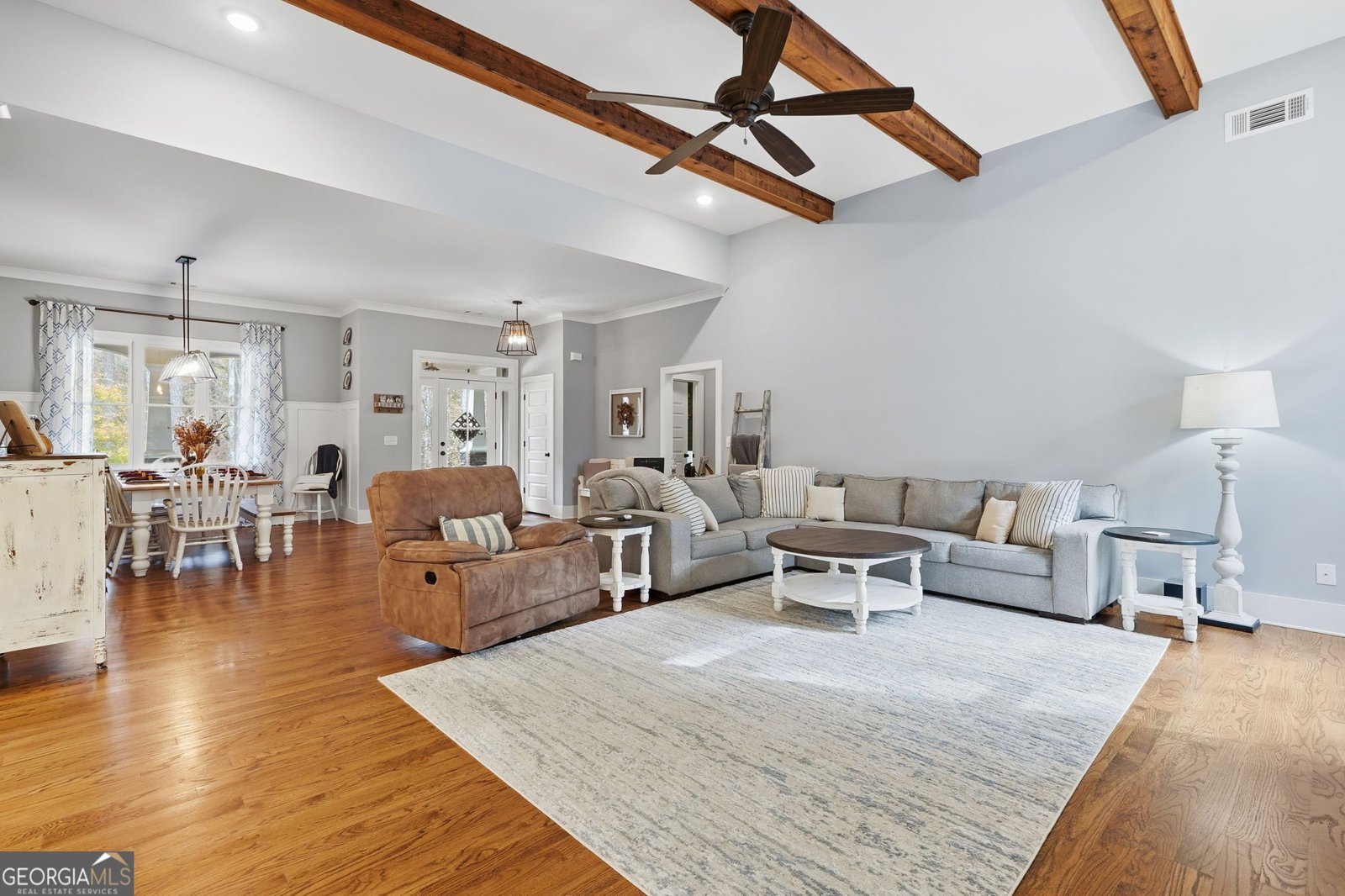 227 Wilshire Terrace White - 13