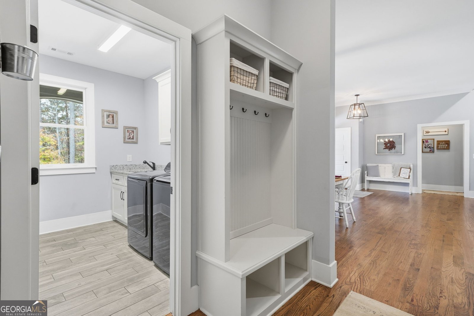 227 Wilshire Terrace White - 18