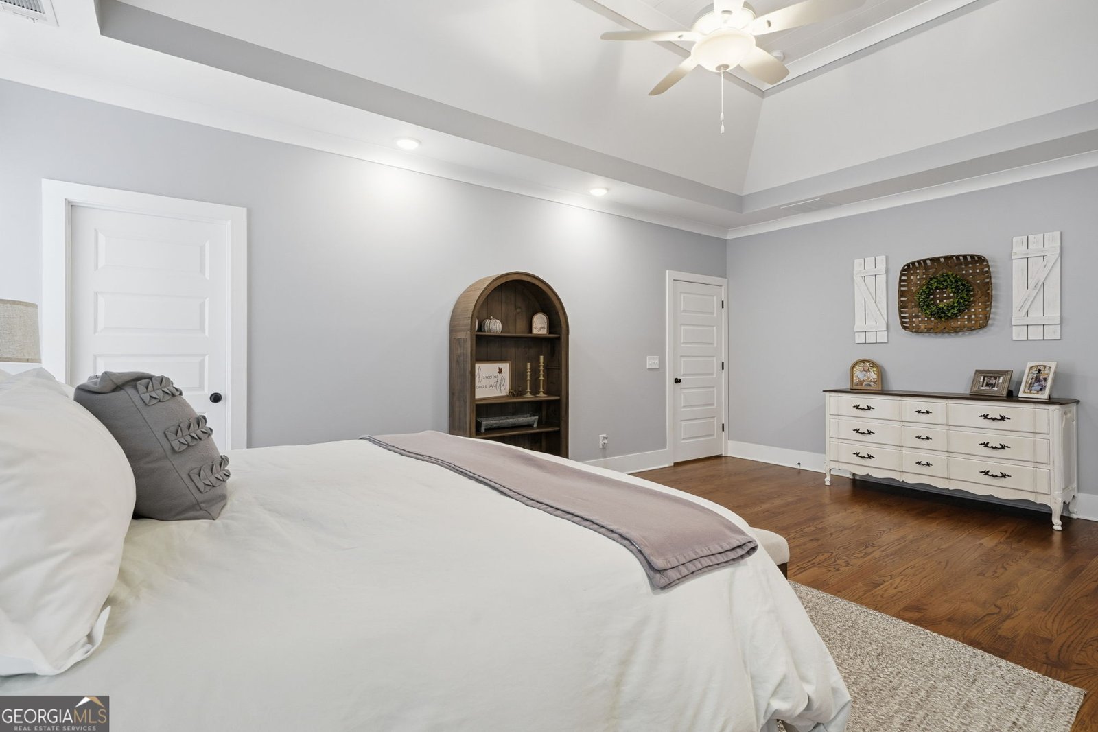 227 Wilshire Terrace White - 21