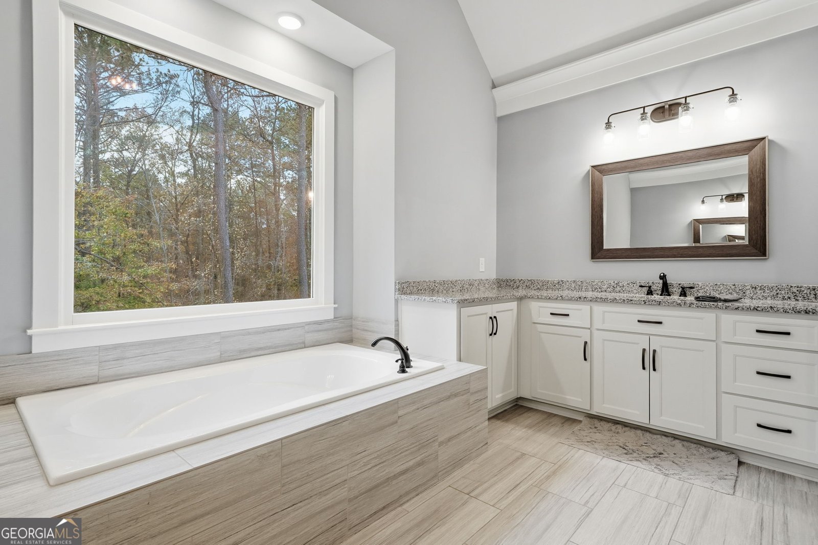 227 Wilshire Terrace White - 23