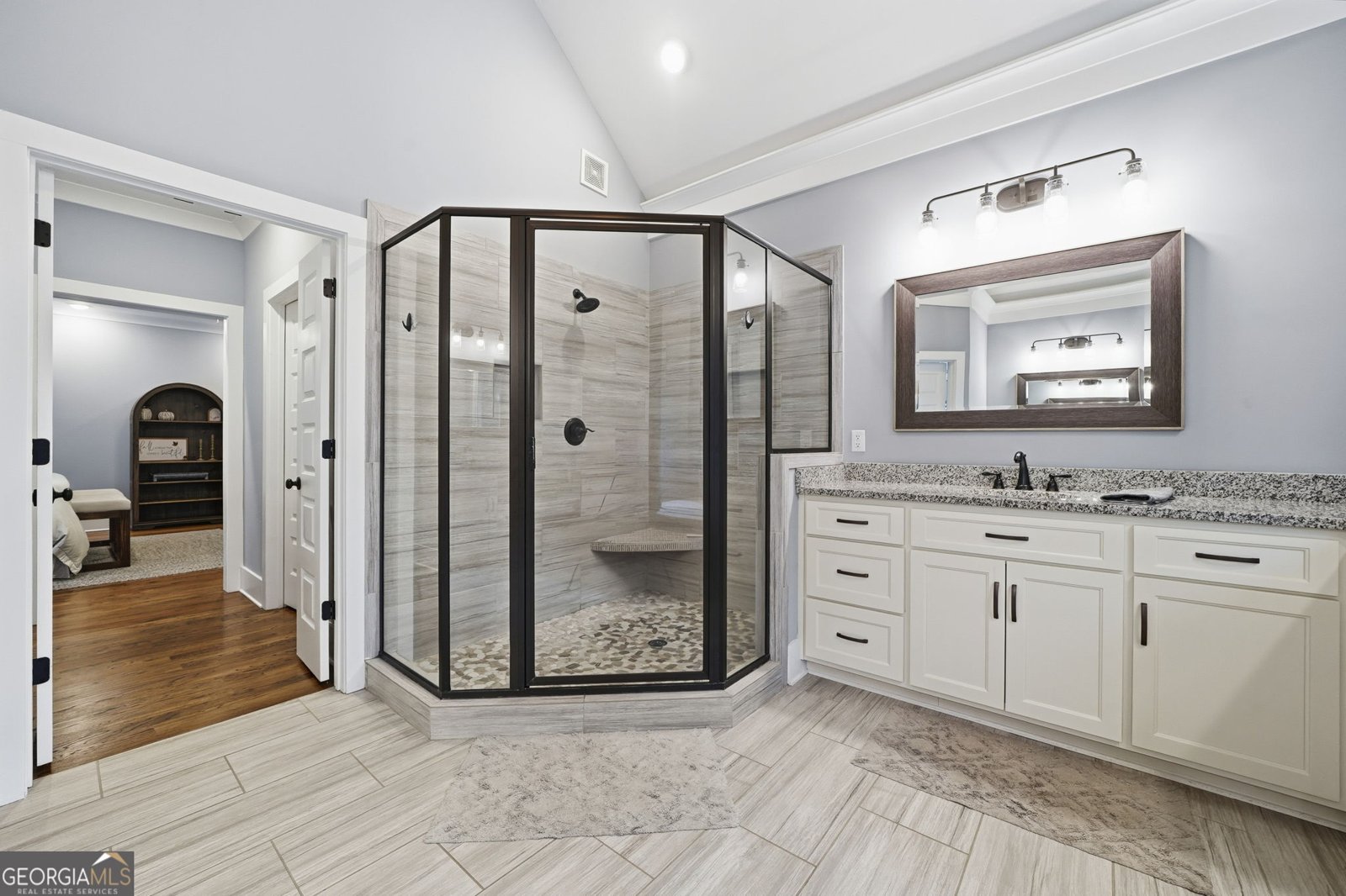 227 Wilshire Terrace White - 25