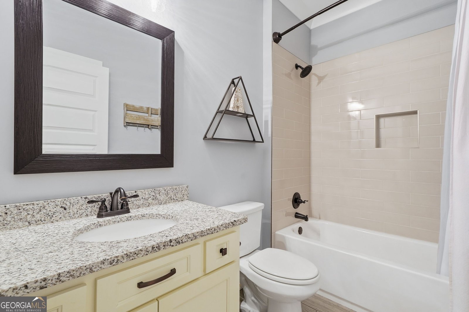 227 Wilshire Terrace White - 28