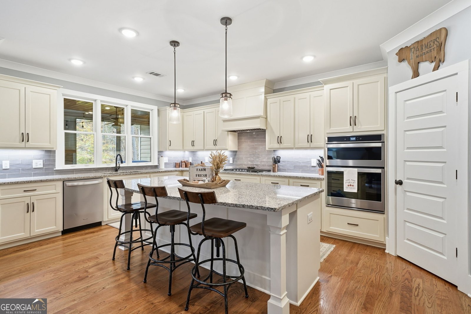 227 Wilshire Terrace White - 6