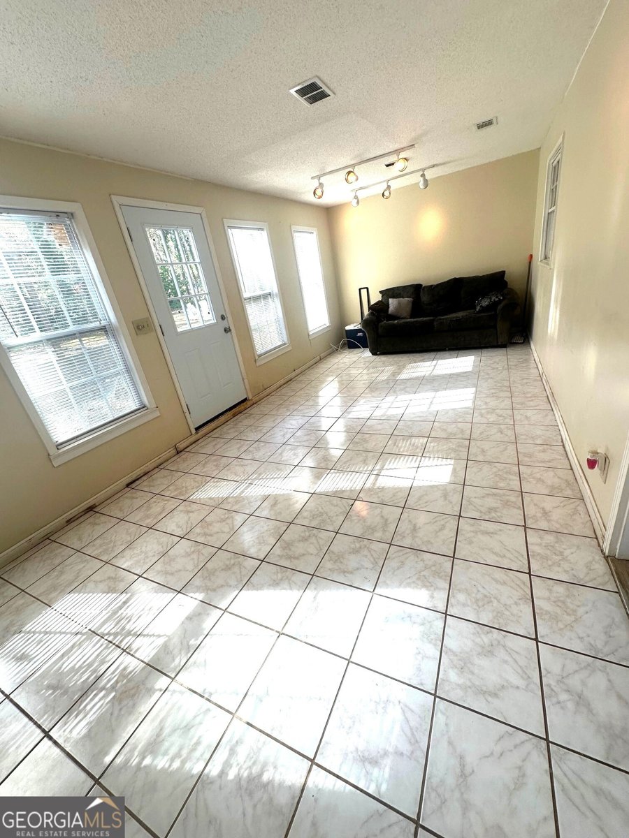 309 Windsor Walk Conyers - 10