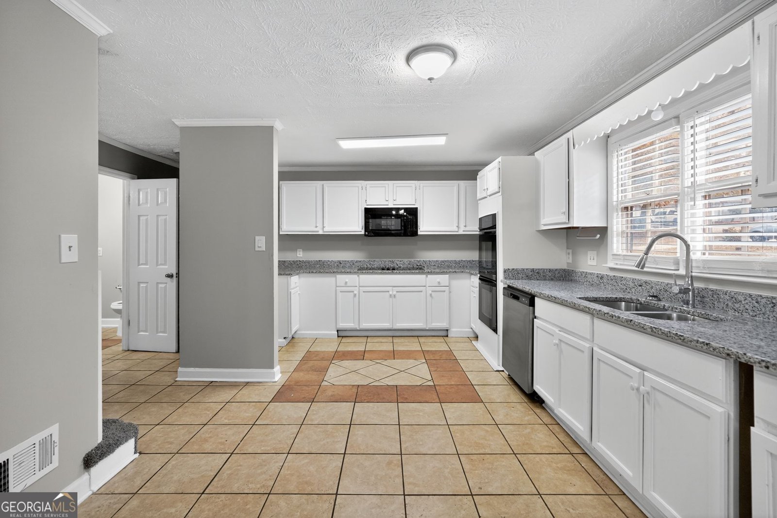 1406 Crooked Tree Circle Stone Mountain - 15