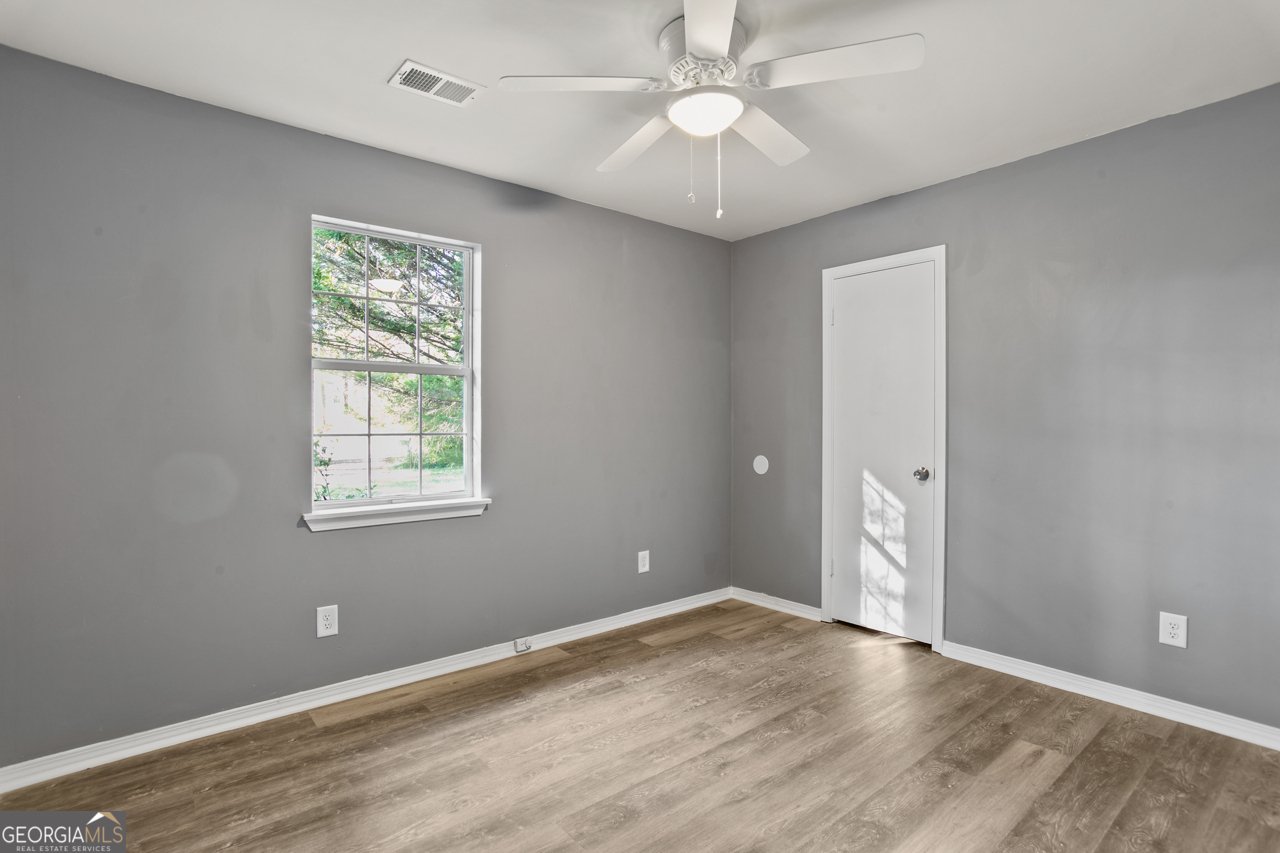 711 Evans Street Woodstock - 18