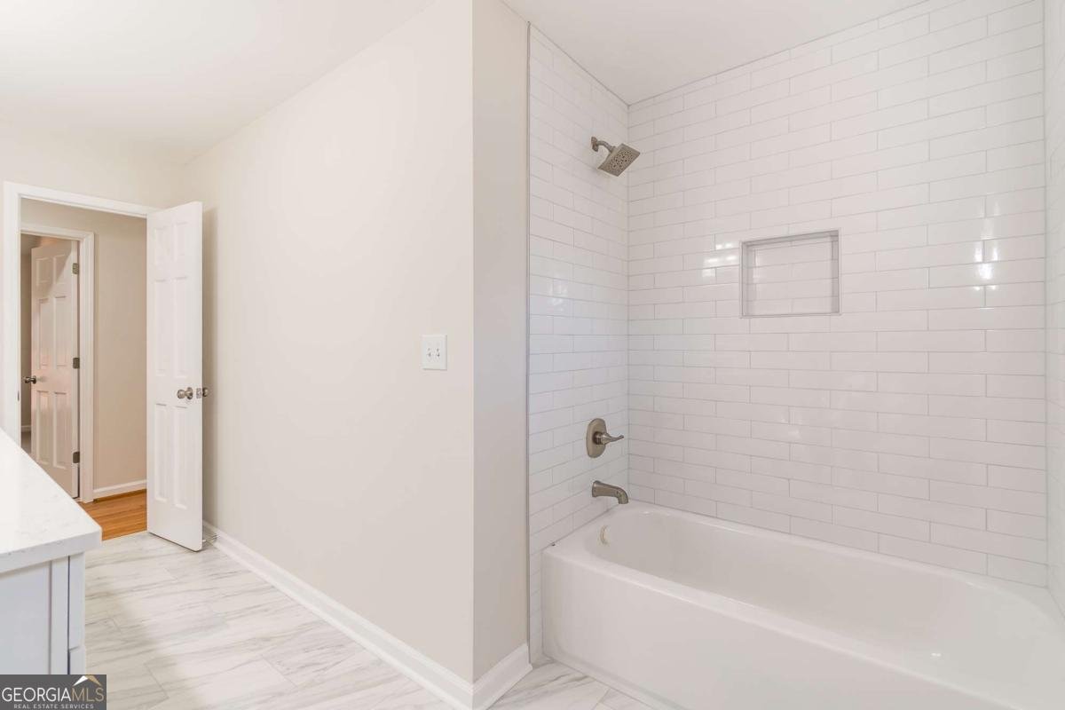 470 Battersea Drive Lawrenceville - 34