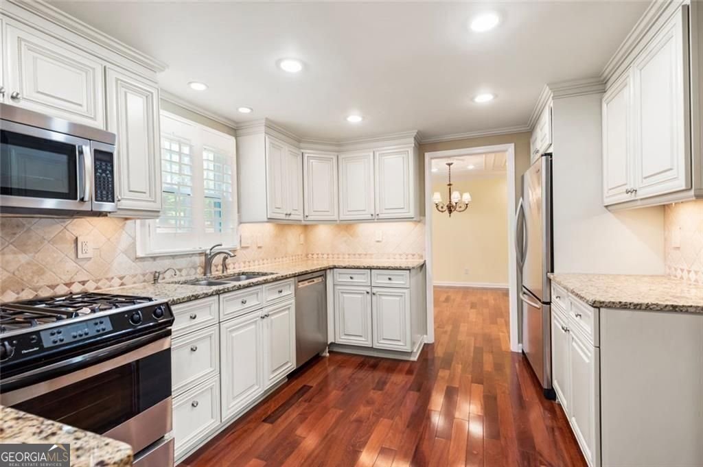 647 Shannon Green Circle Mableton - 8