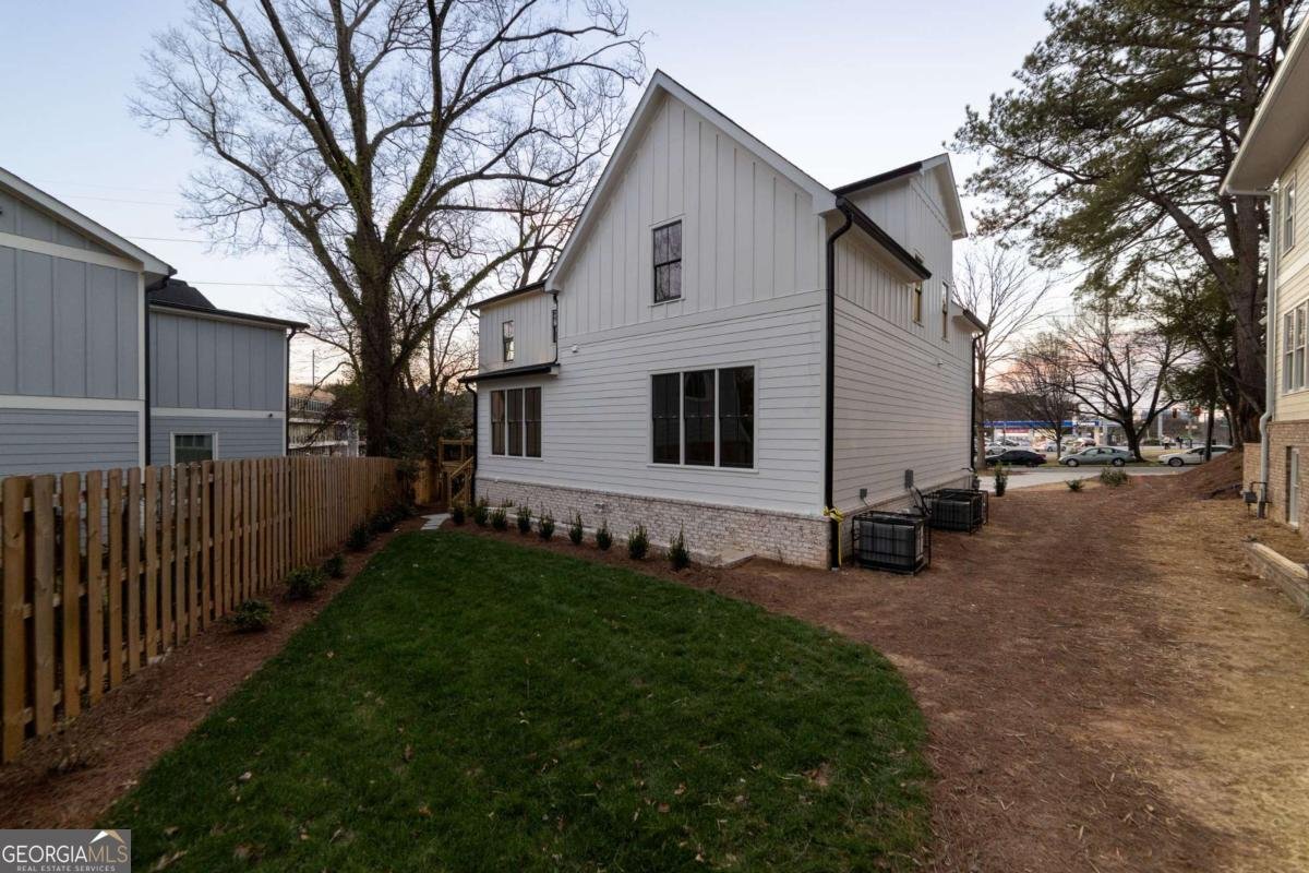 581 Sherwood Road Atlanta - 57
