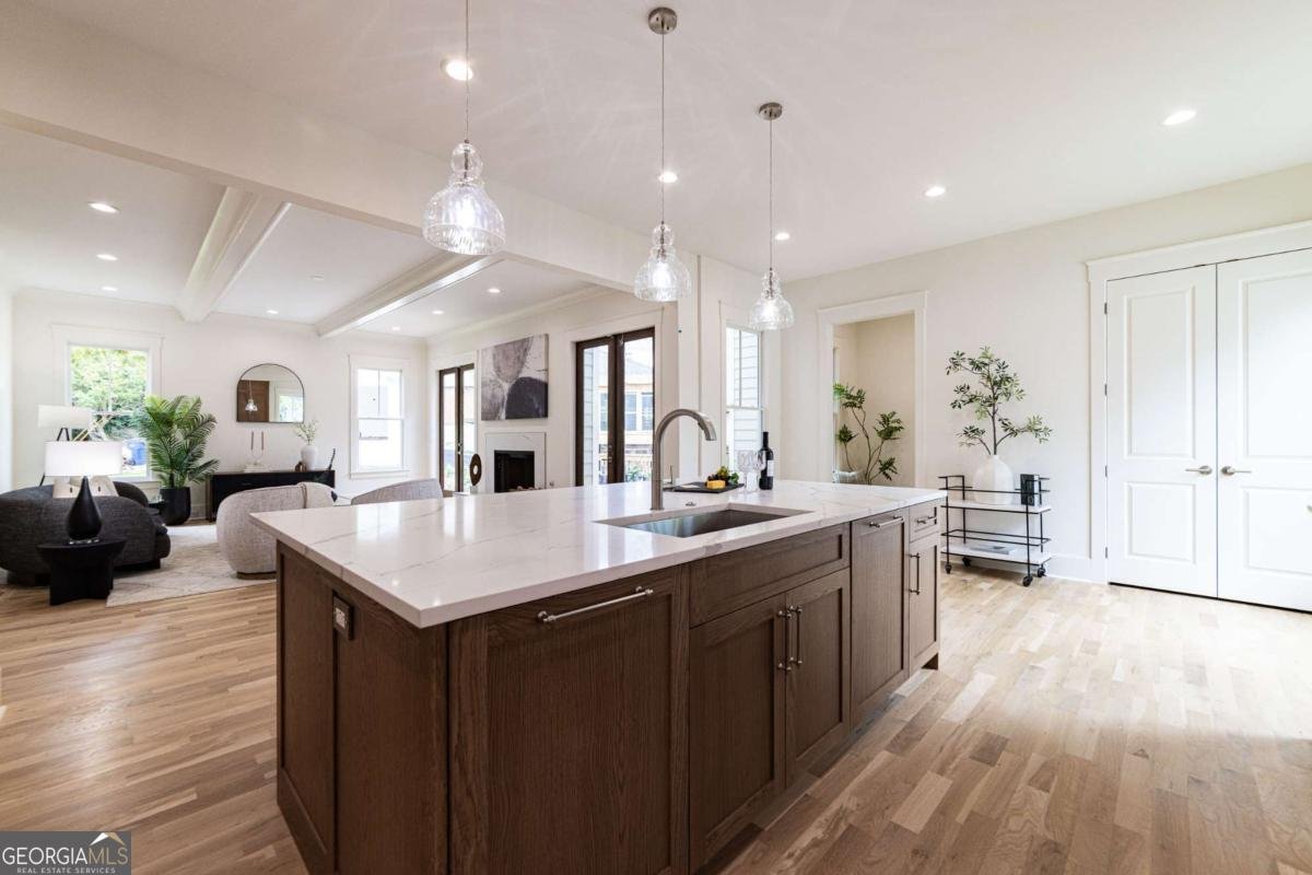 585 Sherwood Road Atlanta - 24