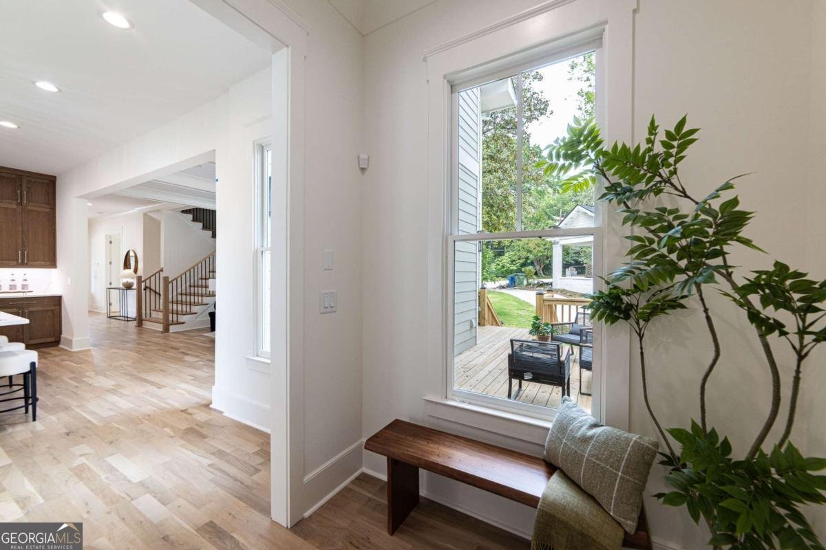 585 Sherwood Road Atlanta - 40