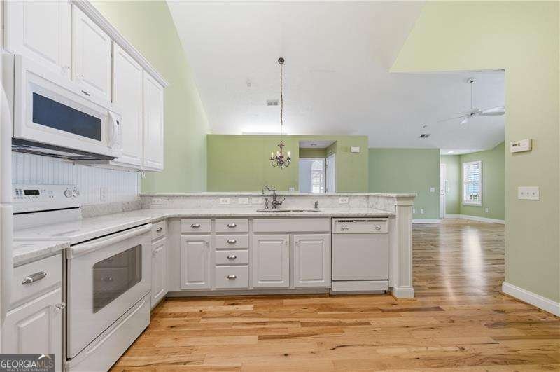 945 BURNT HICKORY Circle Marietta - 12