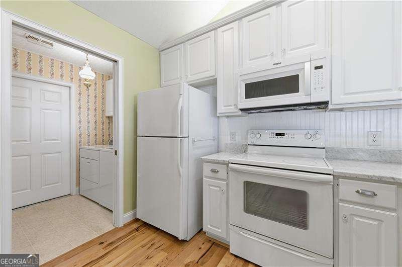 945 BURNT HICKORY Circle Marietta - 13