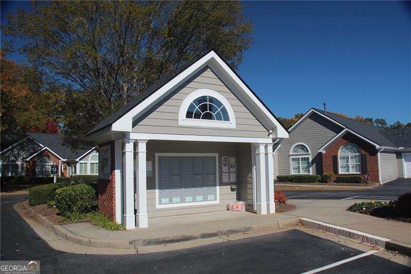 945 BURNT HICKORY Circle Marietta - 28