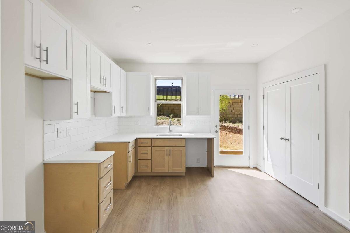 1070 Dill Avenue Atlanta - 18