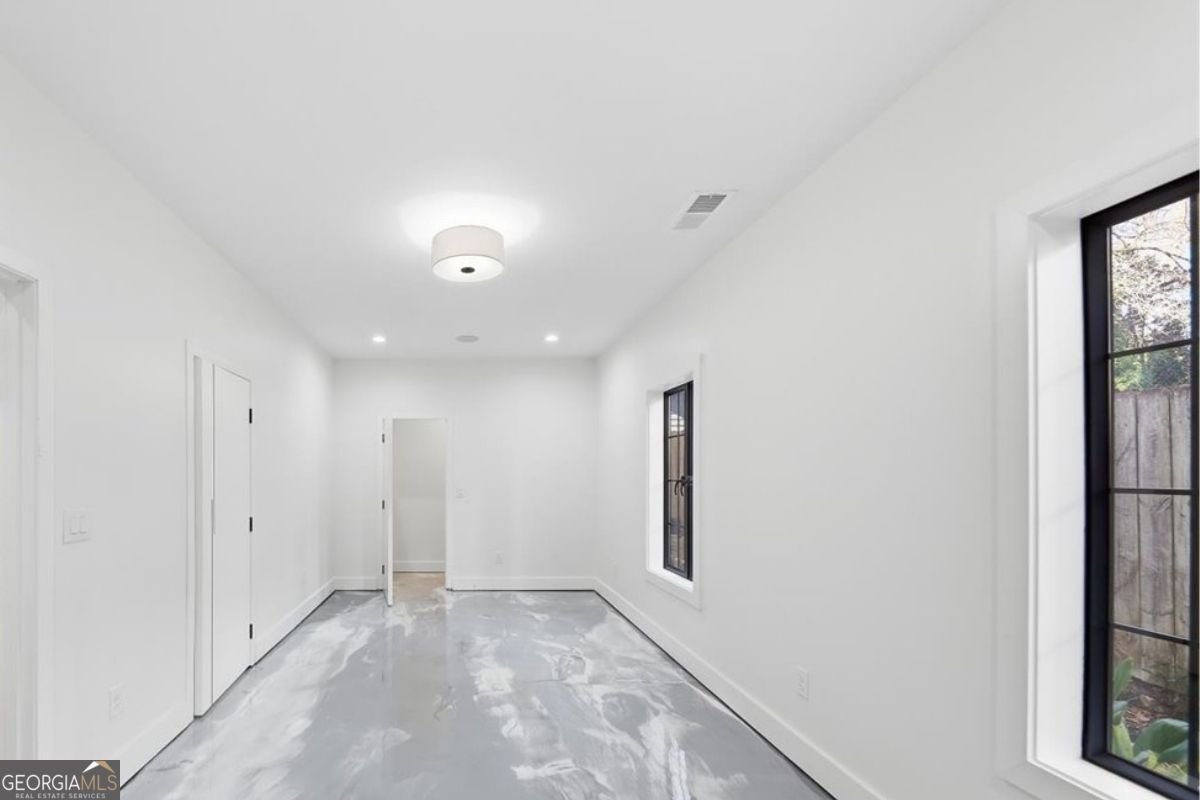 1385 Sylvan Circle Brookhaven - 29