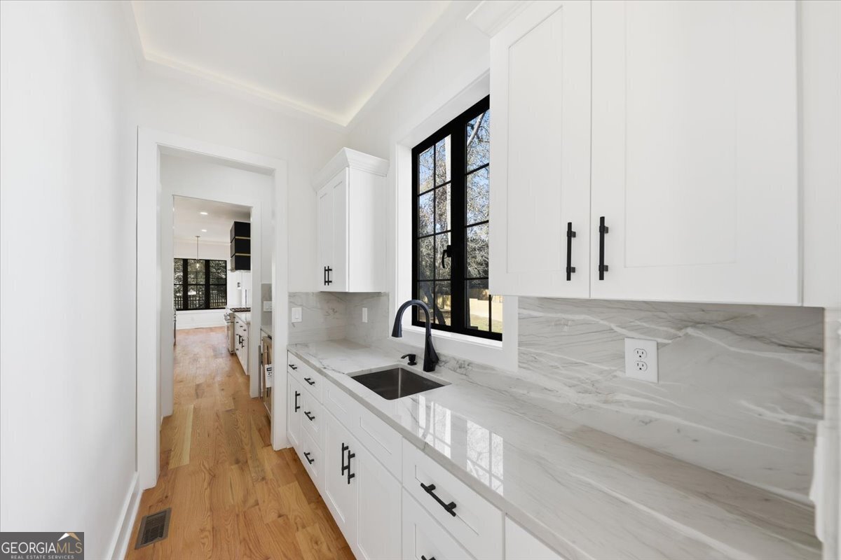 1385 Sylvan Circle Brookhaven - 5
